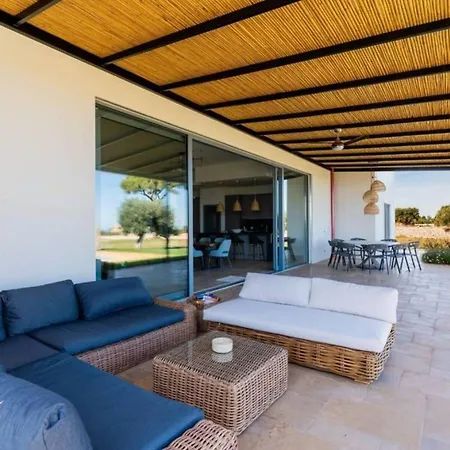 Exclusive Pool In Апартаменты Патра