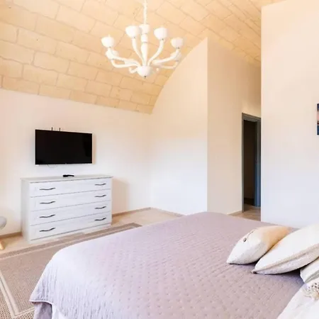 Exclusive Pool In Патра