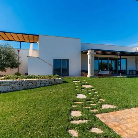 Exclusive Pool In Патра